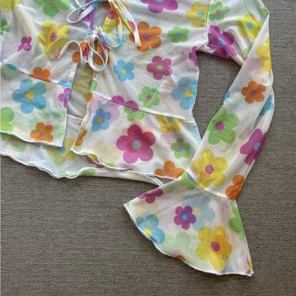 Mesh bell sleeve top - Picture 4 of 4